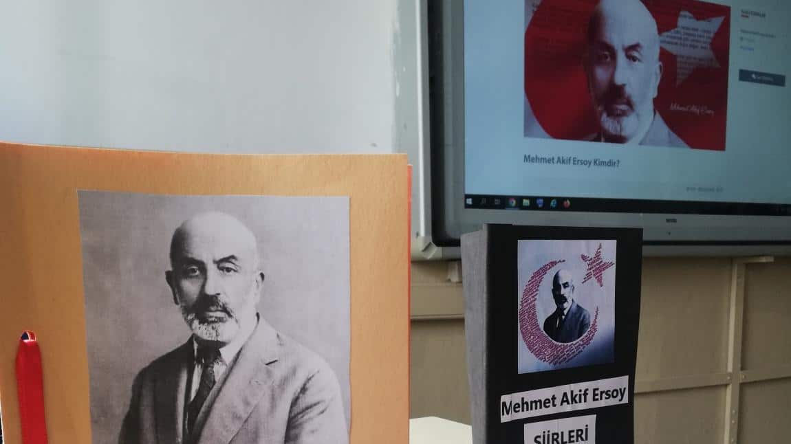 Öğrencilerimiz Mehmet Akif Ersoy'un hayatı ve eserlerine dair çalışmalar yaptılar